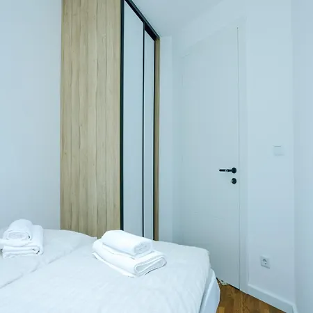 Ultra Modern 1-bedroom With Free Garage - *