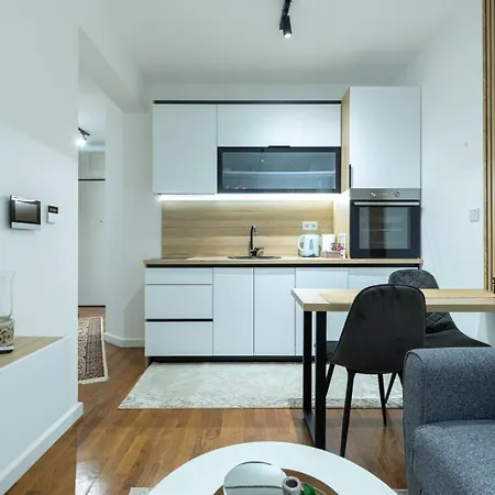 Ultra Modern 1-bedroom With Free Garage - *